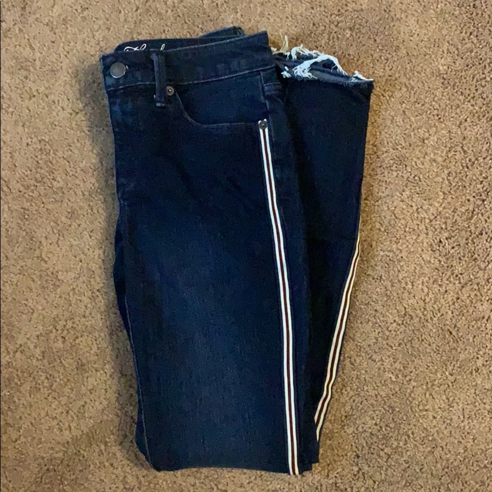 Jeans with red and white stripe